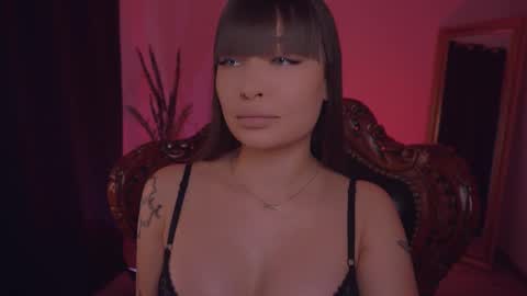 LUXXANDRA online show from 03.11.25