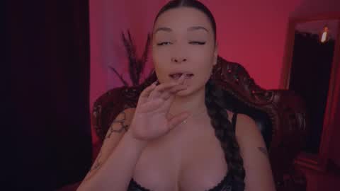 LUXXANDRA online show from 03.12.25