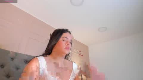 Mia  online show from 04.18.26