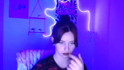 Mia online show from 11.26.25