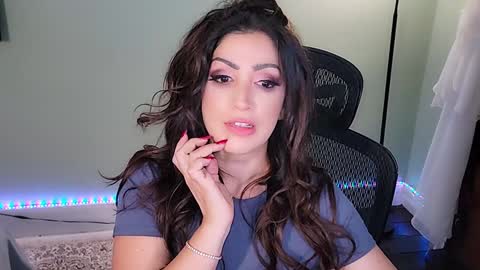 Mina online show from 12.19.24