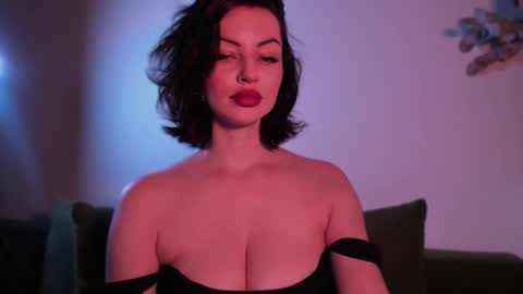 Snapshot of missmirandagd chatting on 10.19.25   online show from 10.19.25