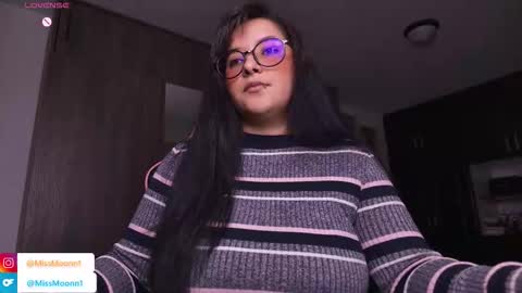 Snapshot of missmoonn chatting on 11.08.25 MissMoon online show from 11.08.25