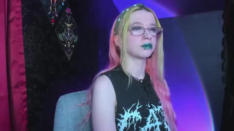 Snapshot of missnikkivill chatting on 03.04.25 Mistress Nikki Vill online show from 03.04.25