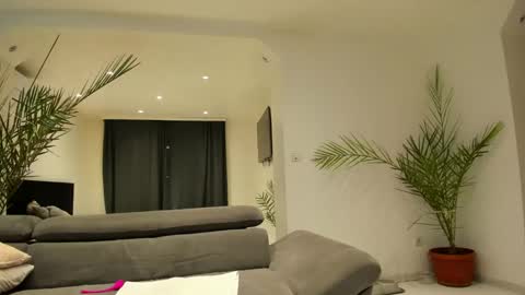 Jennifer  Johnny online show from 02.26.25