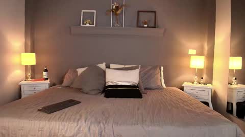 missparis__ online show from 10.22.25