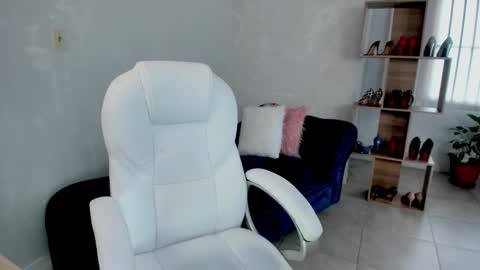 Miss Rhodes online show from 12.15.25