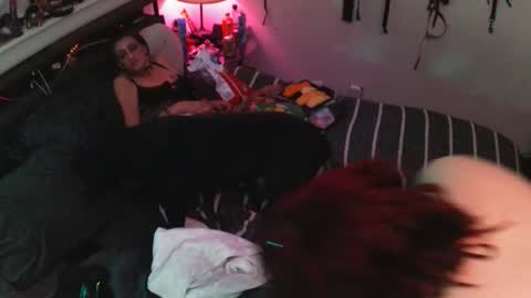 Snapshot of misssbellablight chatting on 04.22.26 Bella online show from 04.22.26