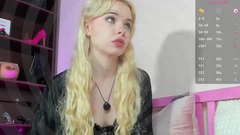 Snapshot of missslola chatting on 03.09.25 Misss Lola Angel online show from 03.09.25