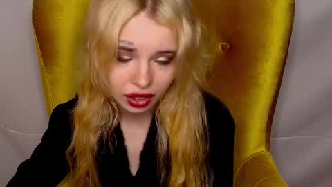 Snapshot of missslola chatting on 10.21.25 Misss Lola Angel online show from 10.21.25