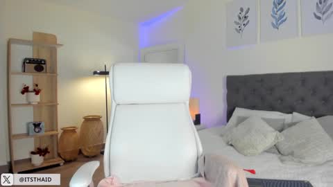 Fernanda Davila online show from 02.12.25