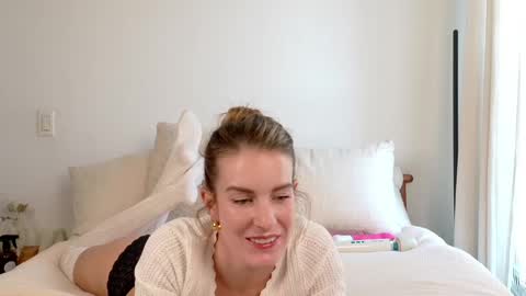 Snapshot of misstheacamille chatting on 01.03.25 MissThea online show from 01.03.25