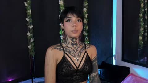 Snapshot of misstomie_ chatting on 08.07.26 Tomiehelp me get to 100 thumbs up online show from 08.07.26
