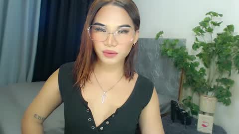 Snapshot of misstrishontop chatting on 02.09.25 misstrishontop online show from 02.09.25