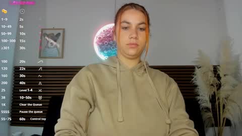 Snapshot of missvalery1 chatting on 01.22.25 missvalery1 online show from 01.22.25