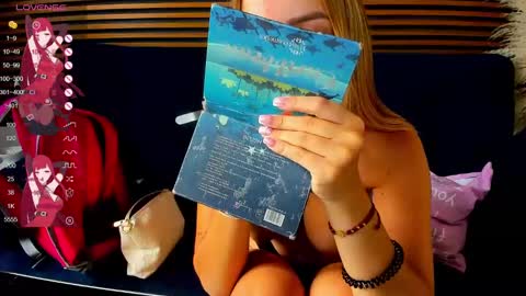 Snapshot of missvalery1 chatting on 02.01.25 missvalery1 online show from 02.01.25