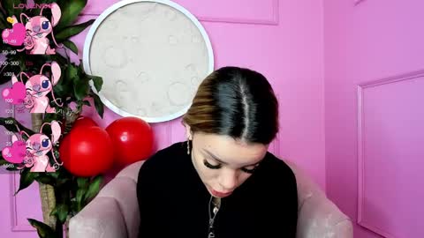 Snapshot of missvalery1 chatting on 02.15.25 missvalery1 online show from 02.15.25