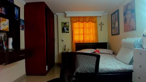 Snapshot of missvalery1 chatting on 09.08.25 missvalery1 online show from 09.08.25