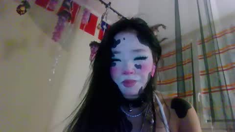Snapshot of missversatile chatting on 05.02.26 Miss Versatile online show from 05.02.26
