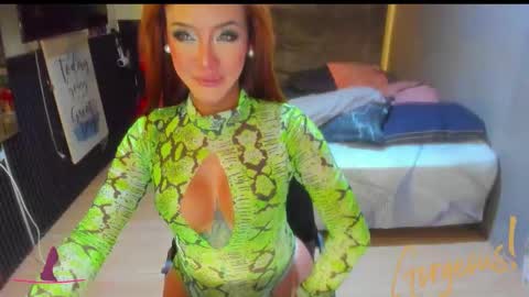 Snapshot of misswet1wild chatting on 09.27.25 glorious Trans online show from 09.27.25