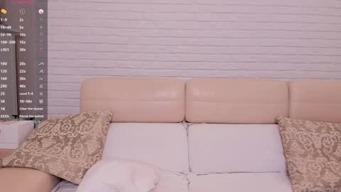 missxcaprice online show from 04.15.26