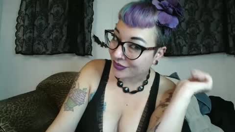 Snapshot of missy_dee chatting on 09.17.25 Missy Dee online show from 09.17.25