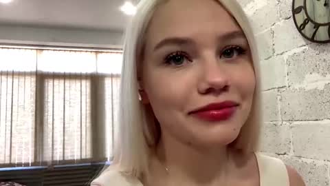 Snapshot of mist1k chatting on 11.27.25 Stella online show from 11.27.25