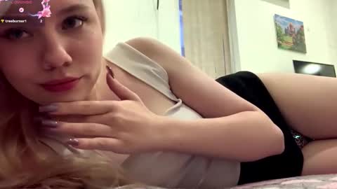 Snapshot of mist1k chatting on 12.14.25 Stella online show from 12.14.25