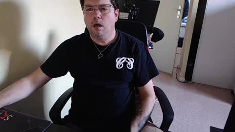 Snapshot of mistercoeur1 chatting on 12.28.24 mistercoeur online show from 12.28.24