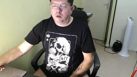 Snapshot of mistercoeur1 chatting on 11.12.25 mistercoeur online show from 11.12.25