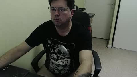 Snapshot of mistercoeur1 chatting on 11.25.25 mistercoeur online show from 11.25.25