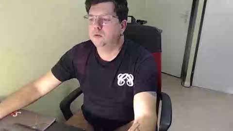 Snapshot of mistercoeur1 chatting on 12.04.25 mistercoeur online show from 12.04.25