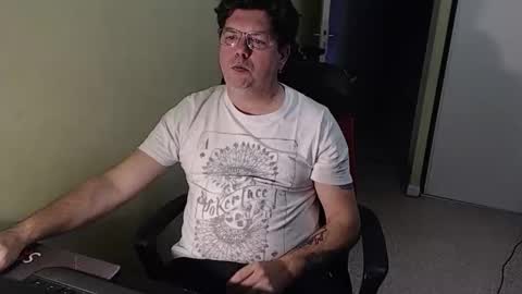 Snapshot of mistercoeur1 chatting on 12.21.25 mistercoeur online show from 12.21.25