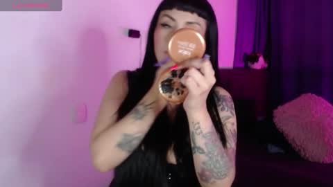 Snapshot of mistress_ditta2 chatting on 01.29.25 online show from 01.29.25