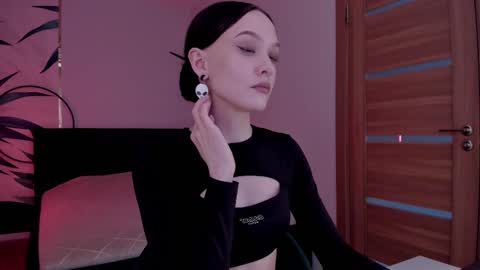 Snapshot of mistress_mialibra chatting on 02.22.25 Mistress Mia online show from 02.22.25