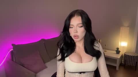 Mia online show from 11.30.25