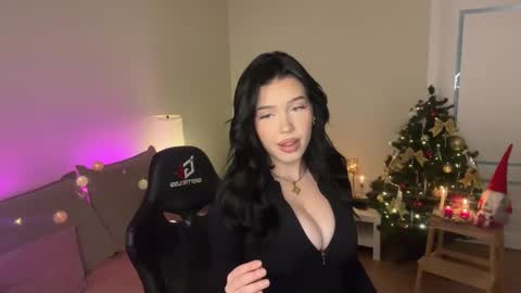 Mia online show from 12.20.25