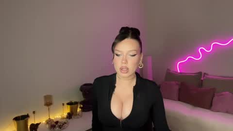Mia online show from 05.18.26