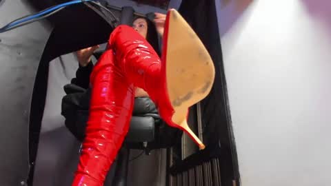 Snapshot of mistressanna_ chatting on 07.11.26 Mistress Anna Alves online show from 07.11.26