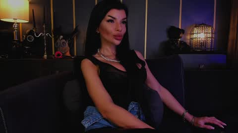 Snapshot of mistresselenia chatting on 01.05.25 Elenia online show from 01.05.25