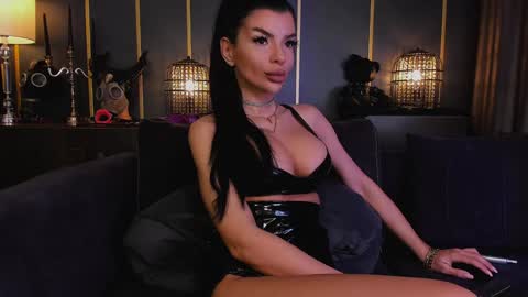 Snapshot of mistresselenia chatting on 01.09.25 Elenia online show from 01.09.25