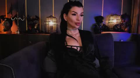 Snapshot of mistresselenia chatting on 03.01.25 Elenia online show from 03.01.25