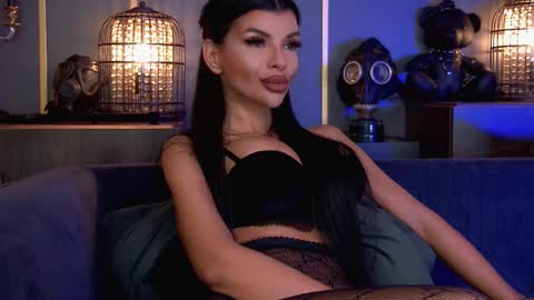 Snapshot of mistresselenia chatting on 10.20.25 Elenia online show from 10.20.25