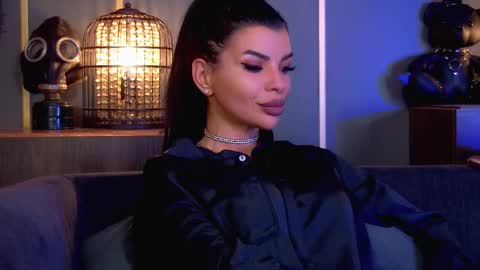 Elenia online show from 11.28.25