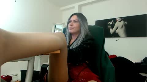 Snapshot of mistressevelyn_ chatting on 12.15.24 MistressEvelyn  online show from 12.15.24
