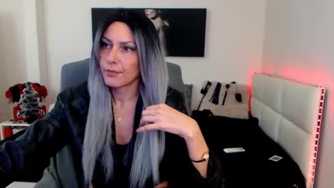 Snapshot of mistressevelyn_ chatting on 12.23.24 MistressEvelyn  online show from 12.23.24