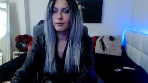 Snapshot of mistressevelyn_ chatting on 01.22.25 MistressEvelyn  online show from 01.22.25