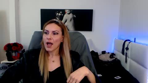Snapshot of mistressevelyn_ chatting on 02.02.25 MistressEvelyn  online show from 02.02.25