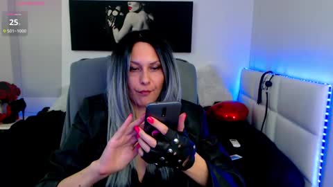 Snapshot of mistressevelyn_ chatting on 02.27.25 MistressEvelyn  online show from 02.27.25