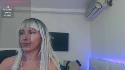 Snapshot of mistressevelyn_ chatting on 09.27.25 MistressEvelyn  online show from 09.27.25